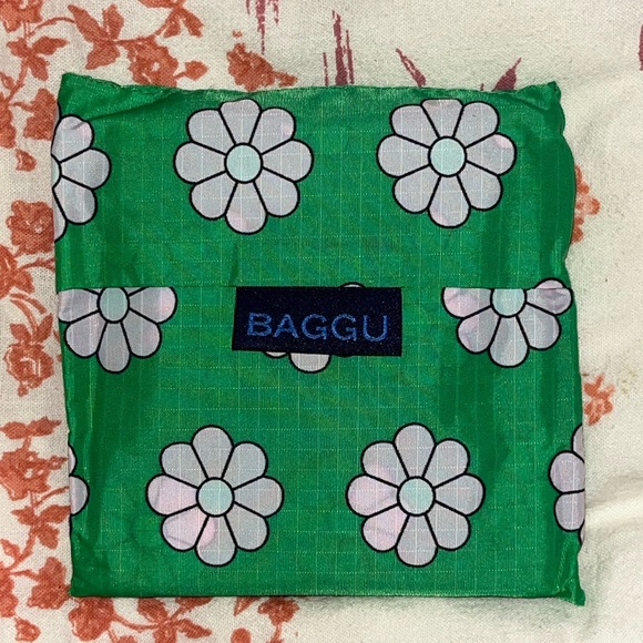 BAGGU Handbags - Baggu Green Floral Standard Reusable Tote NEW NWOT